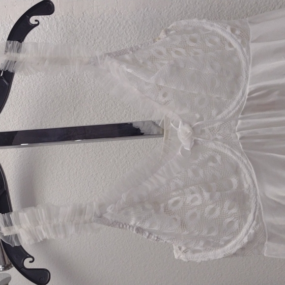 Lingerie - Picture 4 of 5